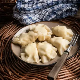 Домашние вареники с сыром